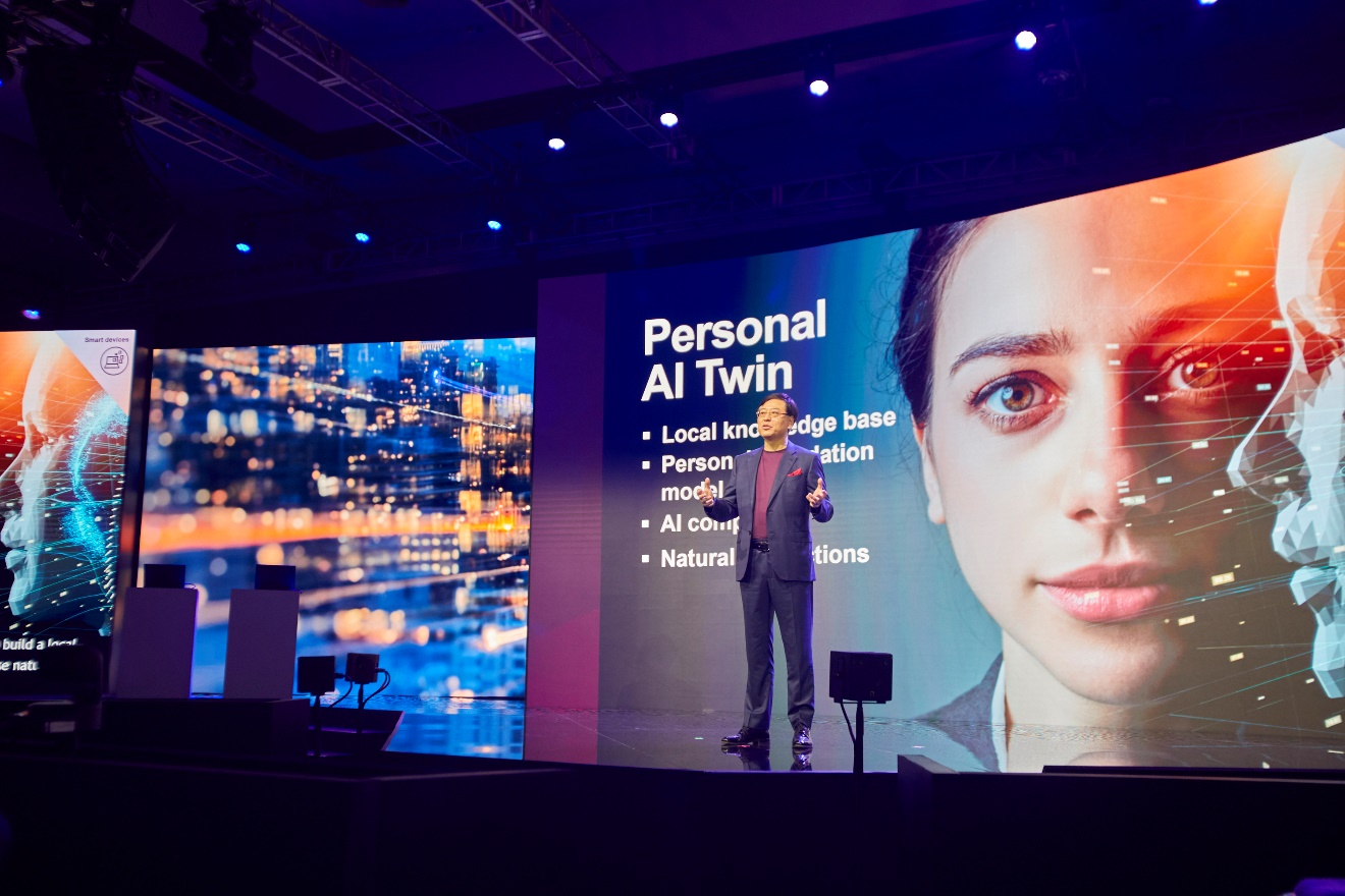联想_Tech_World_2023_全景式AI-2