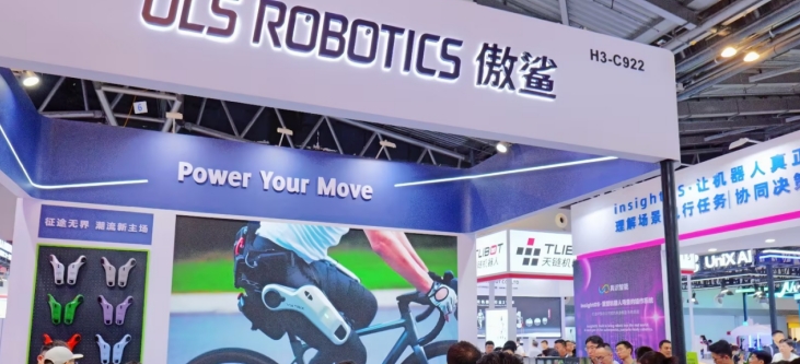 当科幻照进现实：傲鲨首款消费级外骨骼机器人 VIATRIX 惊艳亮相 WAIC 2025
