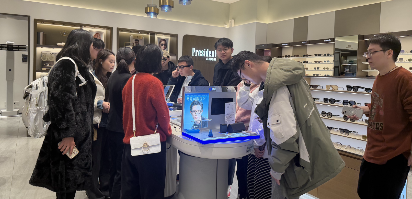 夸克AI眼镜“一镜难求”，每天上架30分钟就被抢光