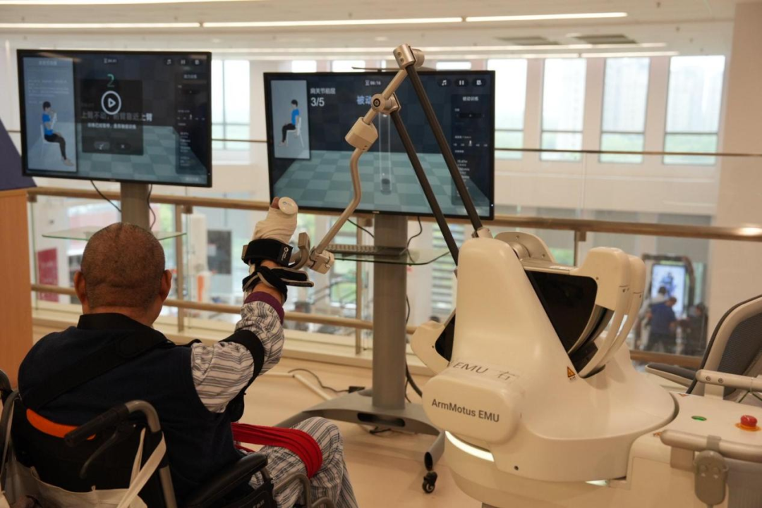 傅利叶_具身智能_康养机器人-3